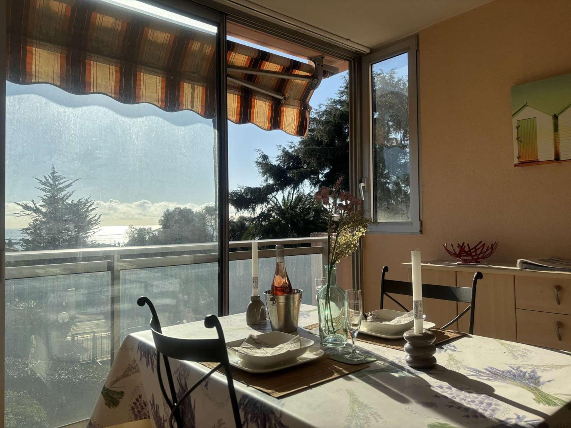 Studio Agreable Avec Loggia, Garage Et Plage A Proximite - 2 Couchages, Golfe-Juan - Fr-1-252-62 Eksteriør billede