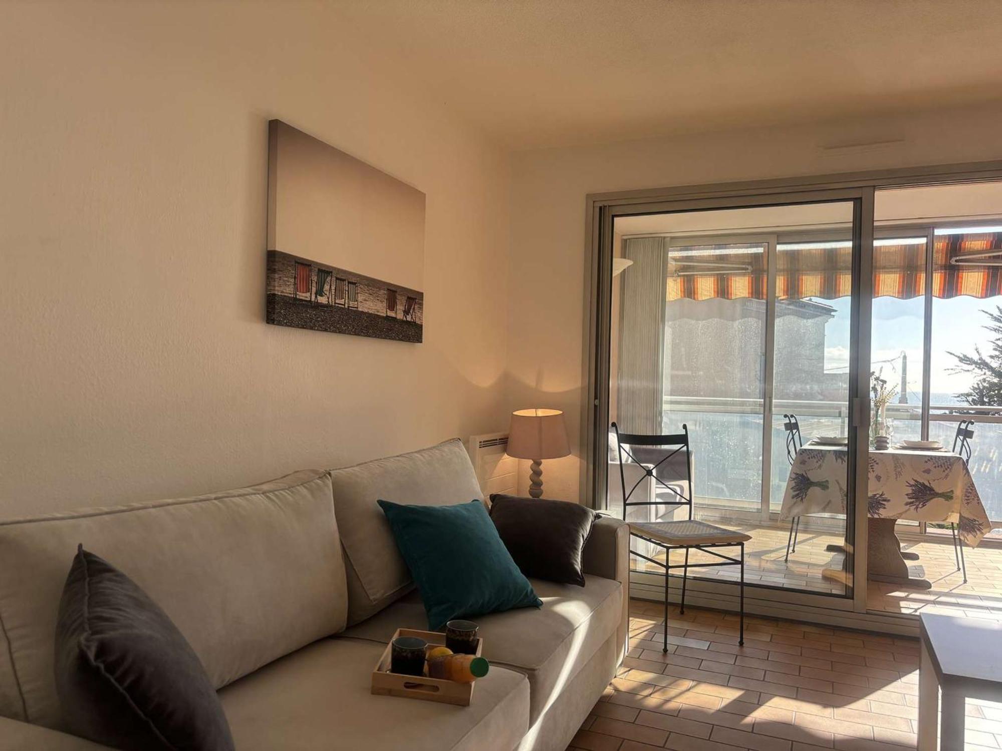Studio Agreable Avec Loggia, Garage Et Plage A Proximite - 2 Couchages, Golfe-Juan - Fr-1-252-62 Eksteriør billede